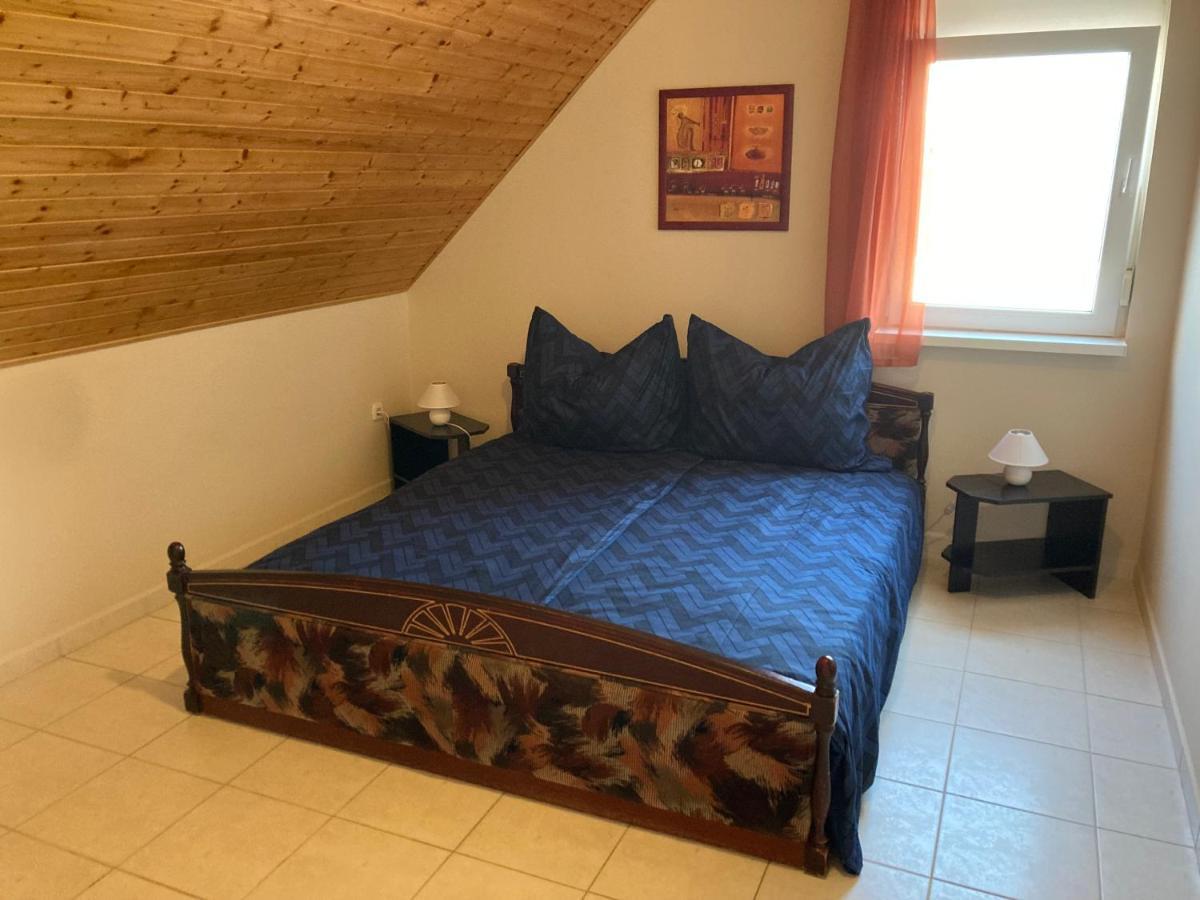 Eva Apartmanhaz *