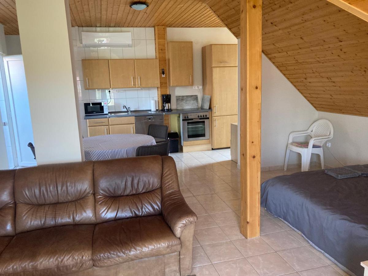 Eva Apartmanhaz *