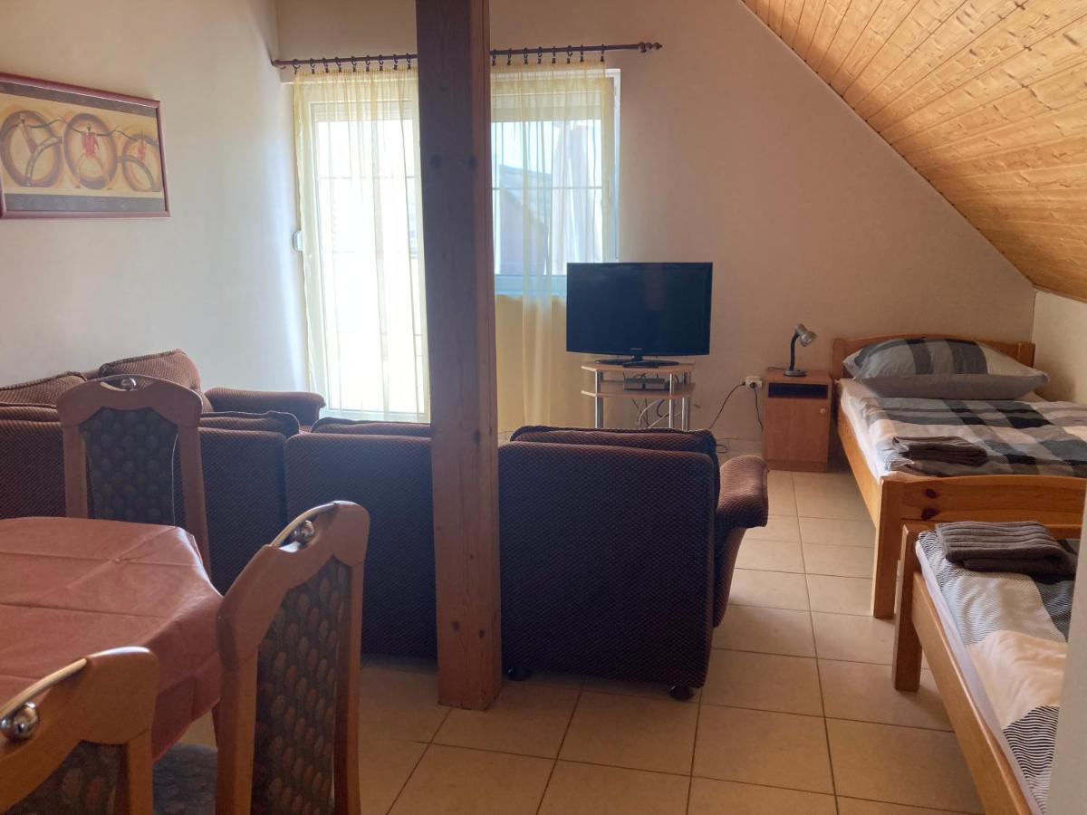 Eva Apartmanhaz * Balatonlelle