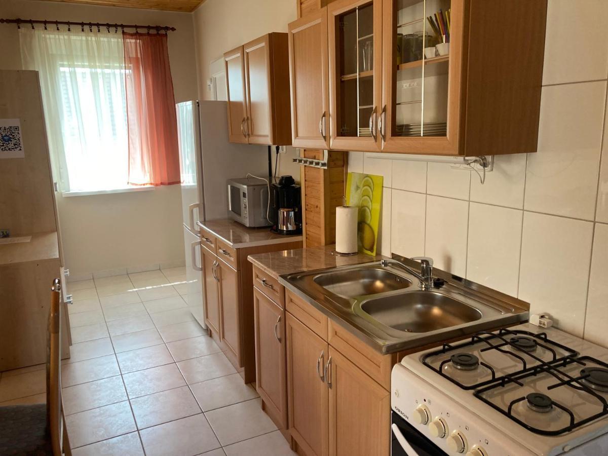 Eva Apartmanhaz *